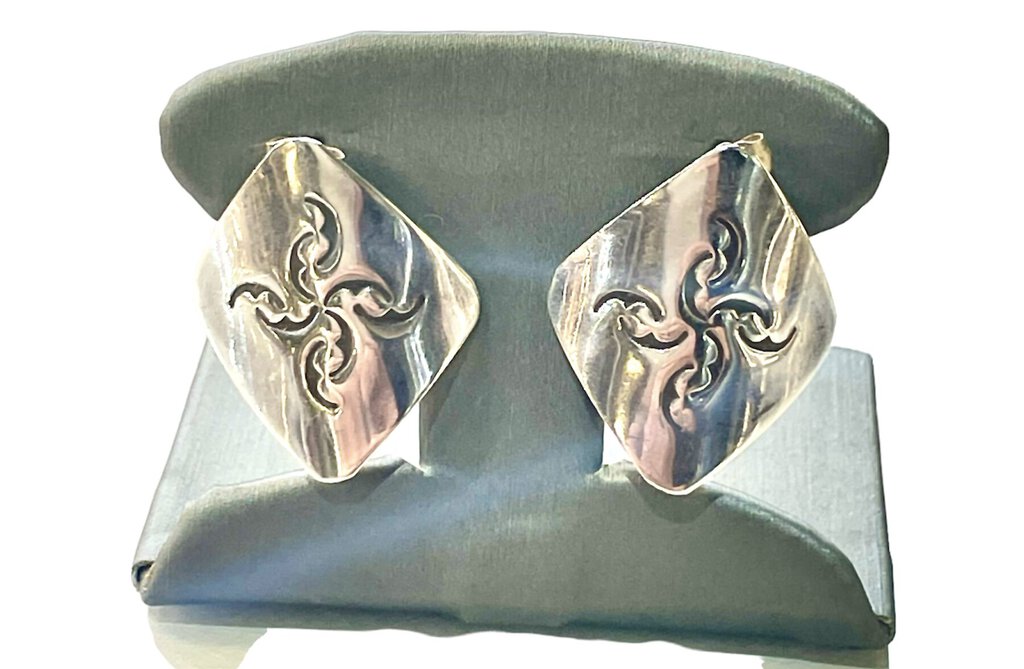 Ss Diamond Shape Studs