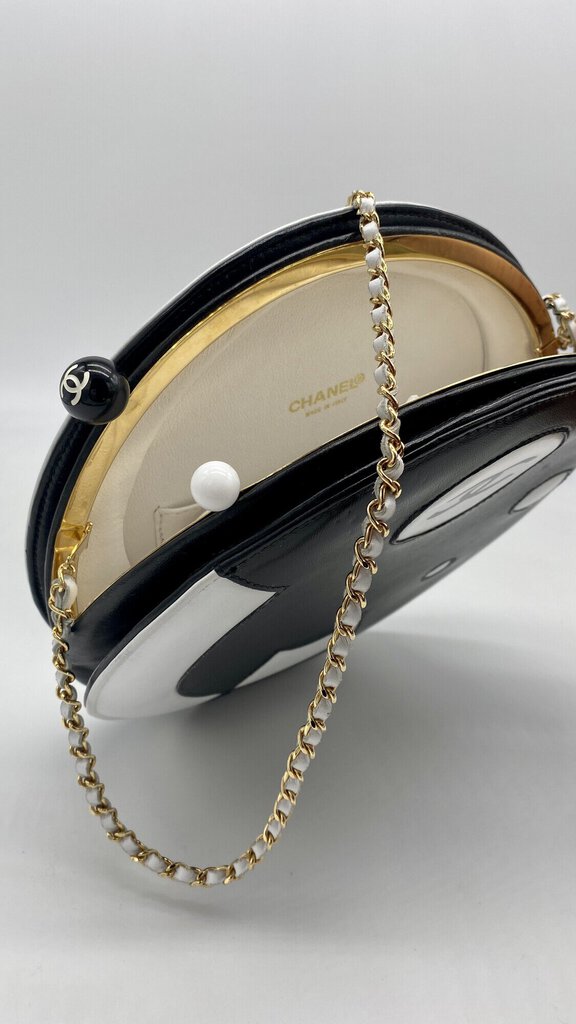 Chanel Blk&wht Circle
