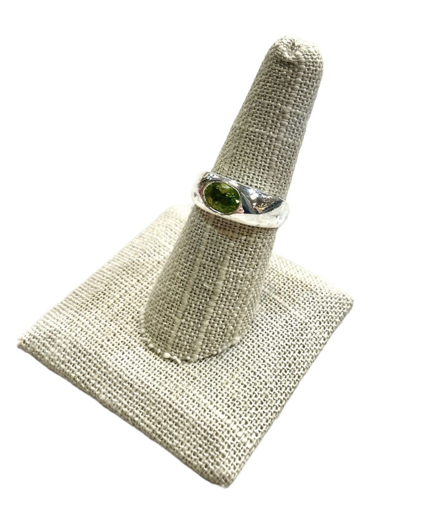 Ss Oval Peridot Bezel Rin