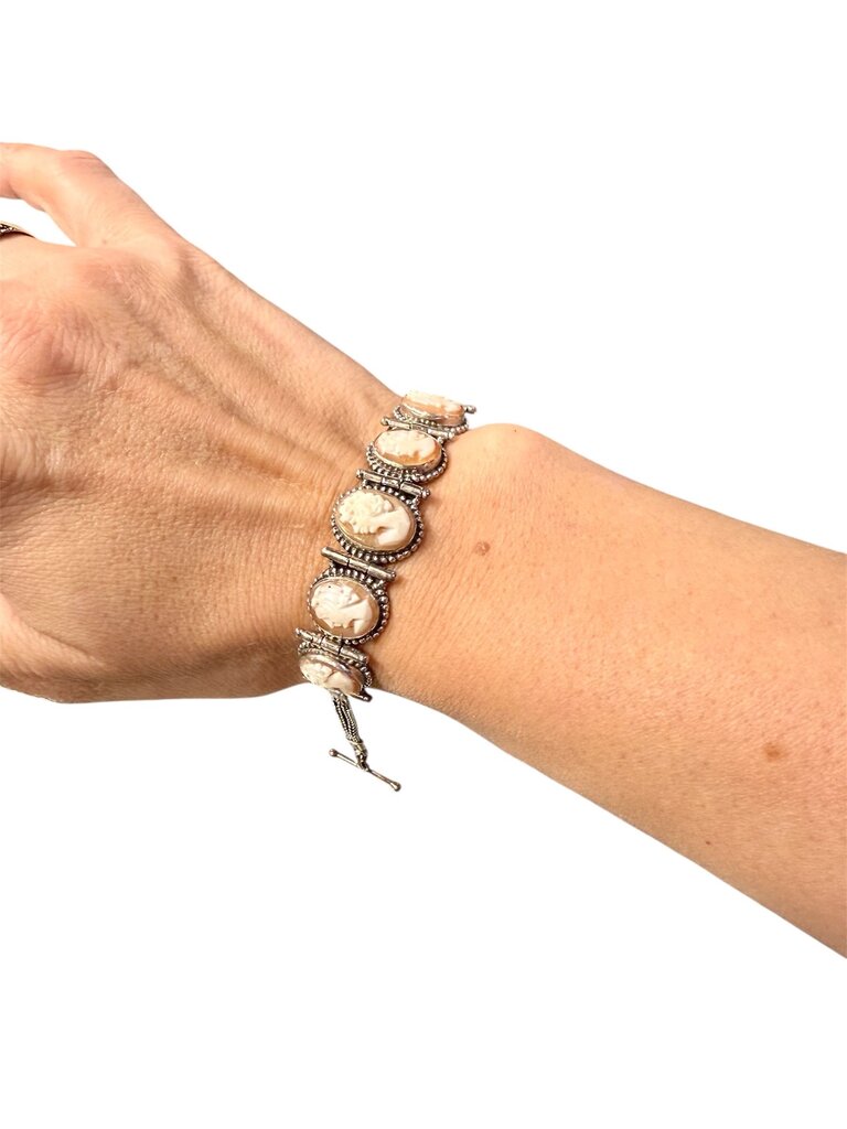 Ss Cameo Bracelet Toggle