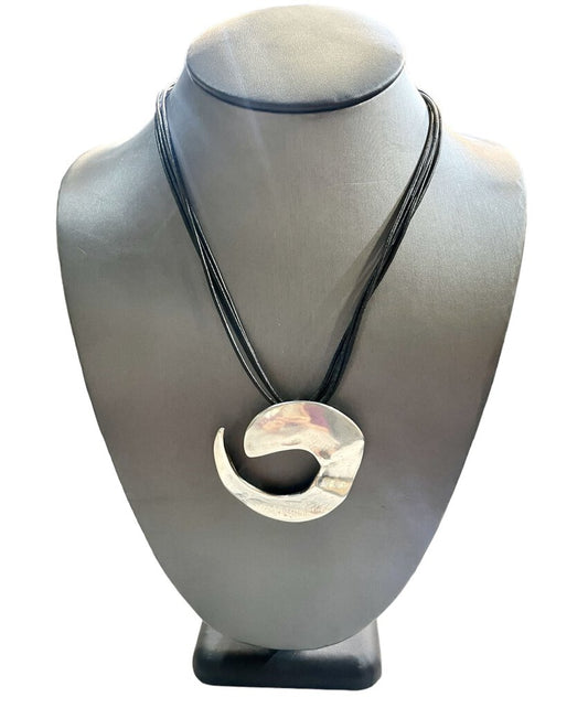 SS MAUANA LARGE PENDANT ON STRING CHAIN