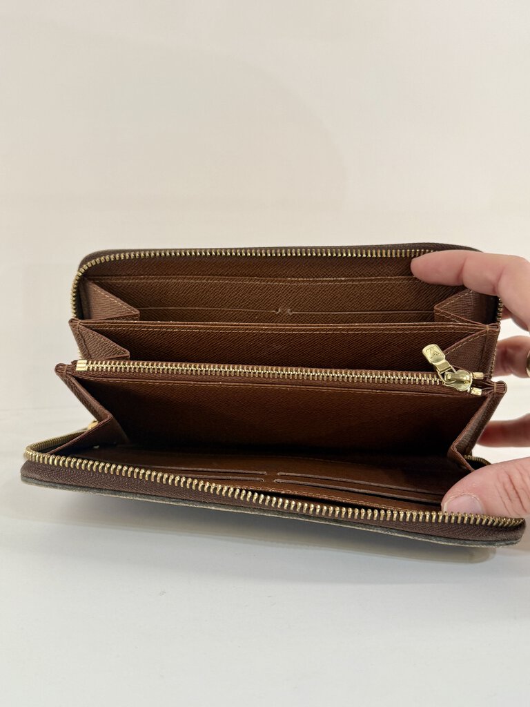 LV ZIPPY WALLET MONOGRAM
