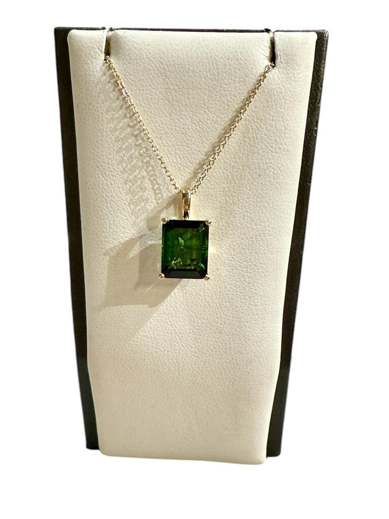 14KT YG 3.45CT EMERALD CUT NATURAL GREEN TOURMALINE PENDANT ON 18" CABLE CHAIN