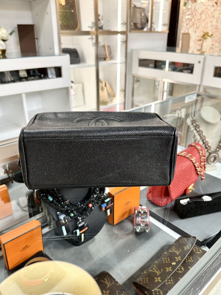 CHANEL COSMETIC BAG CAVIER