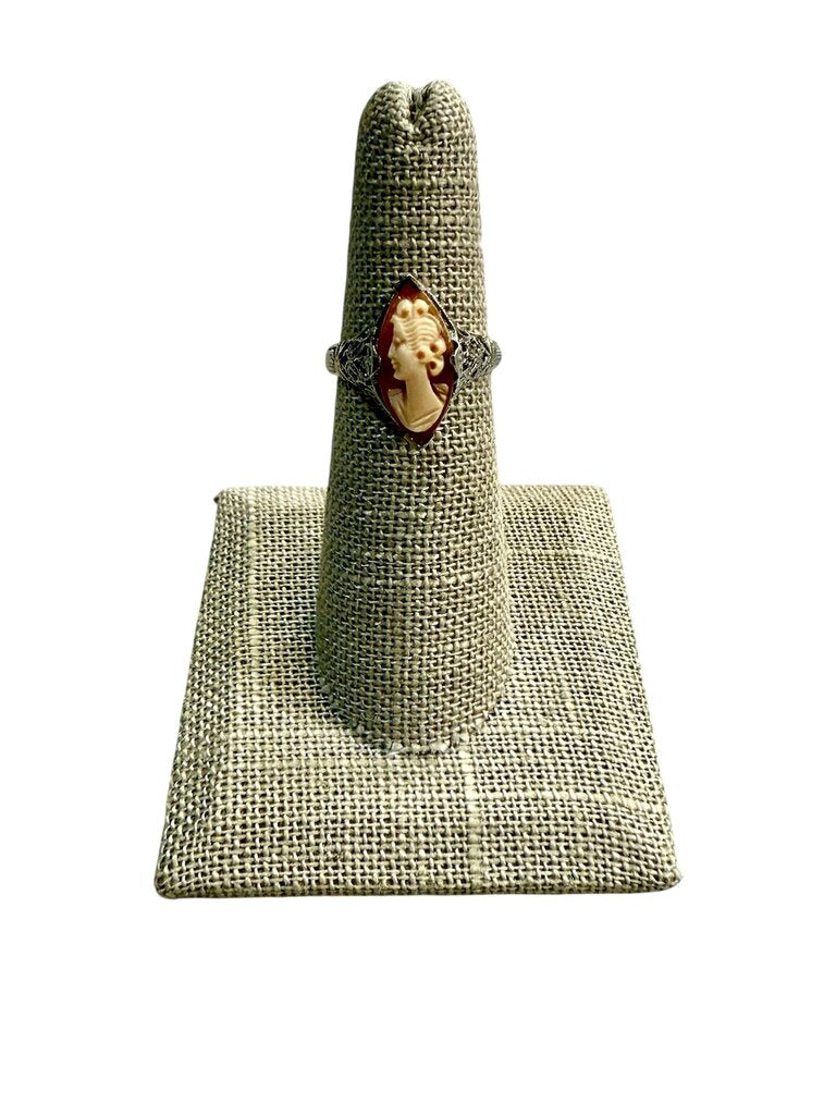 SS CAMEO FACING LEFT VINTAGE RING SZ 5.5