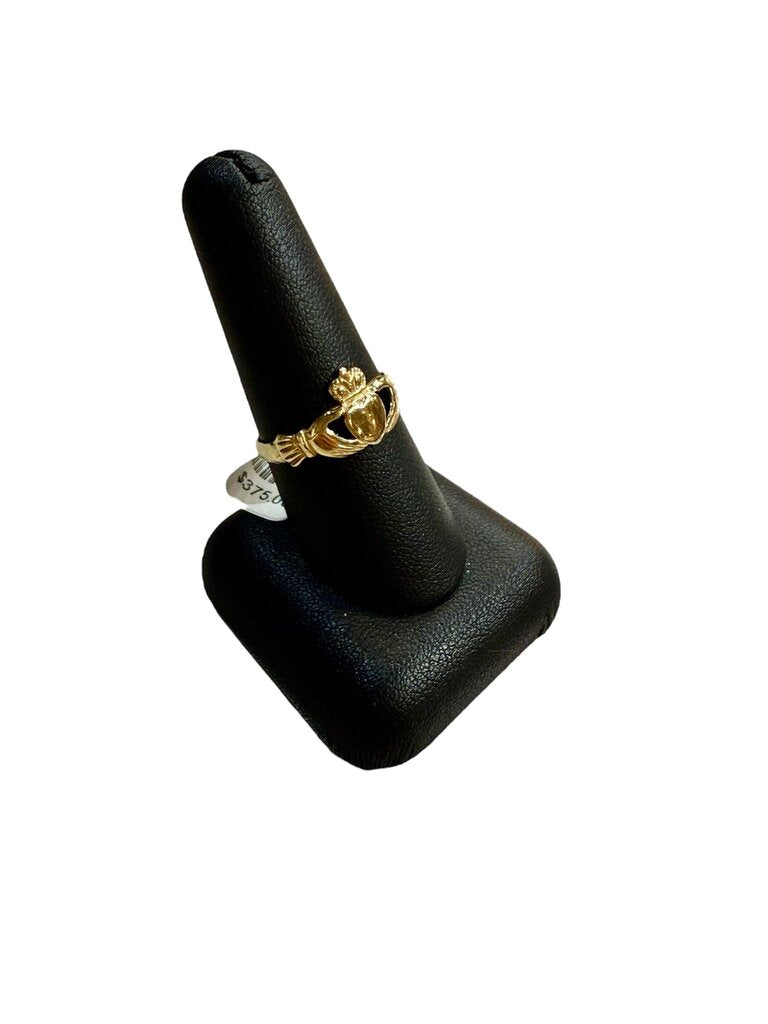 9KT YG claddagh RING SZ 8.5