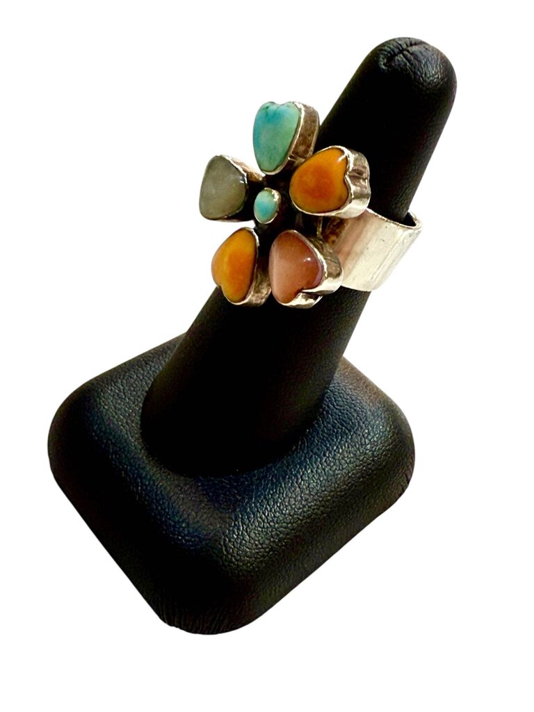 SS FLOWER STYLE WIDE BAND SZ 7