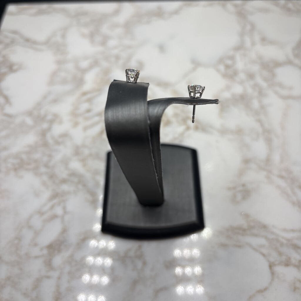 14KT WG 1.14CTTW LG DIAMOND STUDS GCAL VVS2 E LOCKING BACKS