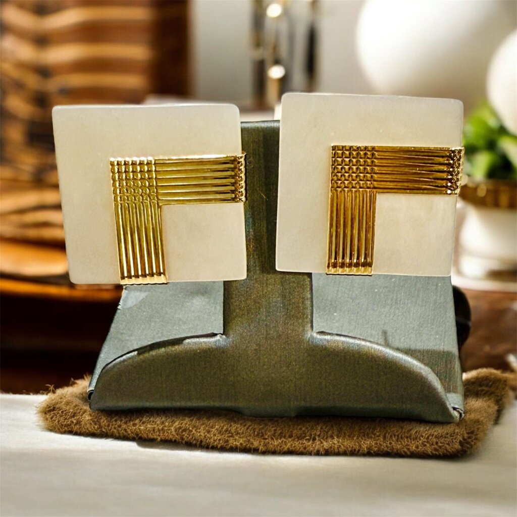 14KT YG MOP SQUARE LARGE STUD EARRINGS