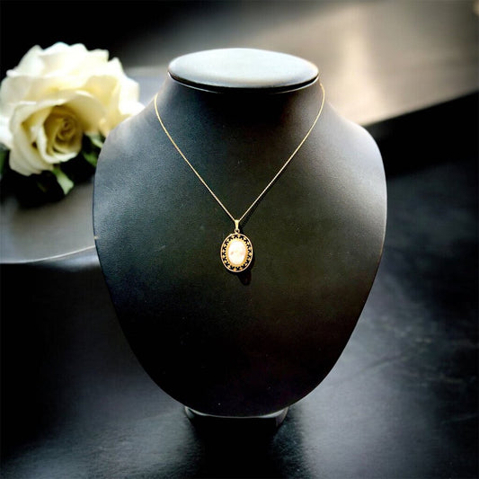14KT YG SMALL CAMEO PENDANT ON CHAIN