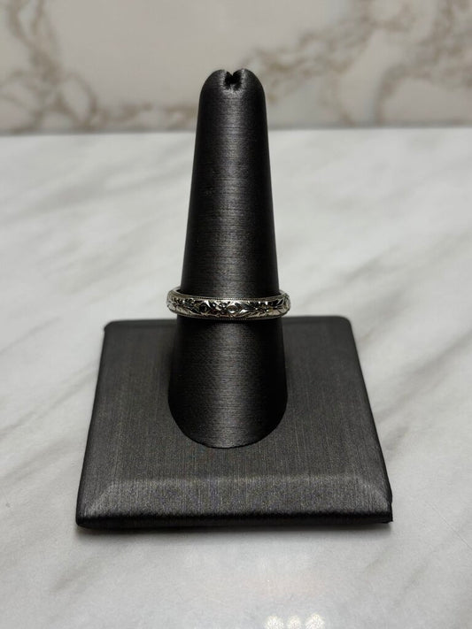 14KT WG DESIGN CTR BAND SZ 10
