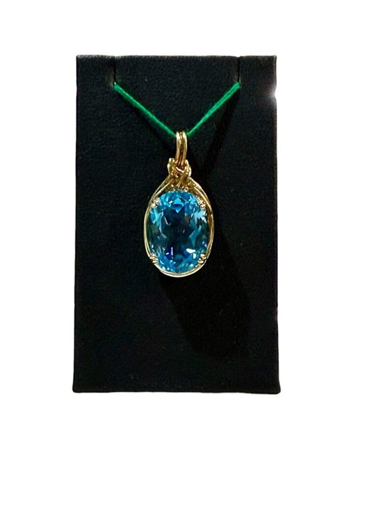 10KT YG VERY LARGE BLUE TOPAZ PENDANTN NO CHAIN