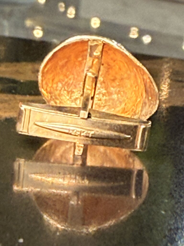 14KT YG POLO HAT W/EMERALD STONE CUFF LINKS