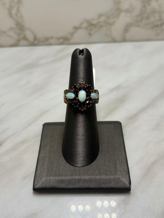 14KT YG OVAL OPALS W/GARNET ACCENT FILIGREE DESIGN RING SZ 6.5