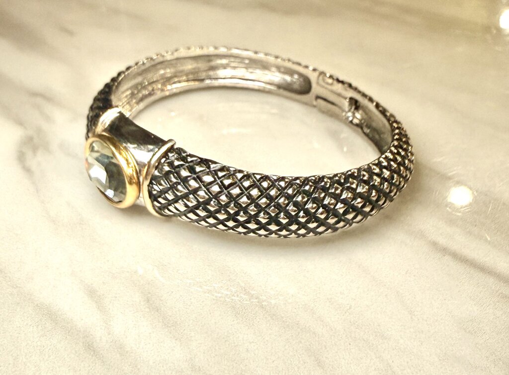 PLATED/COSTUME (DAVID YURMAN LOOK) OVAL CZ STONE BANGLE BRACELET