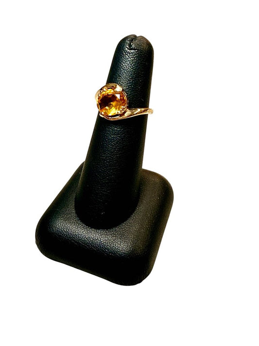 10KT YG BYPASS BAND W/YELLOW TOPAZ RB SZ 5.5