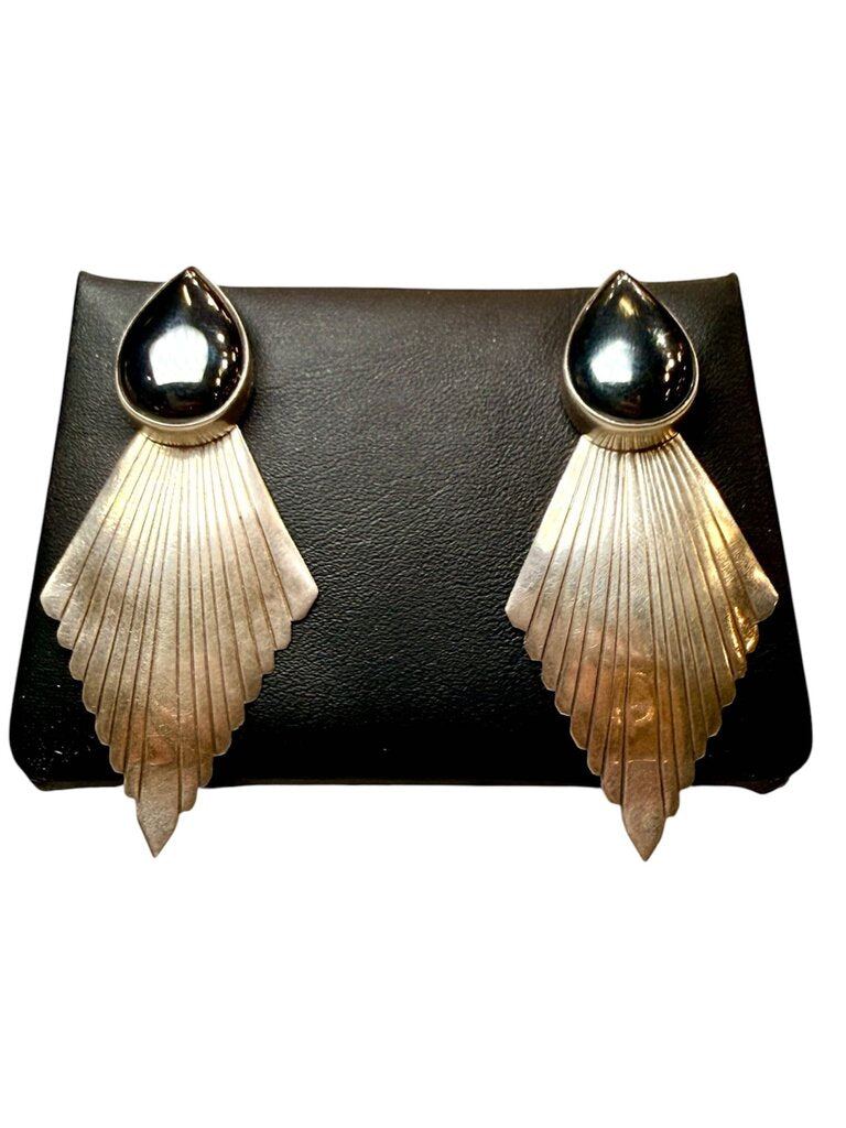 SS LARGE DIAMOND SHAPED FEATHER DROP EARRINGS W/ HEMATITE BEZEL SET (STAMPED F CHEE)