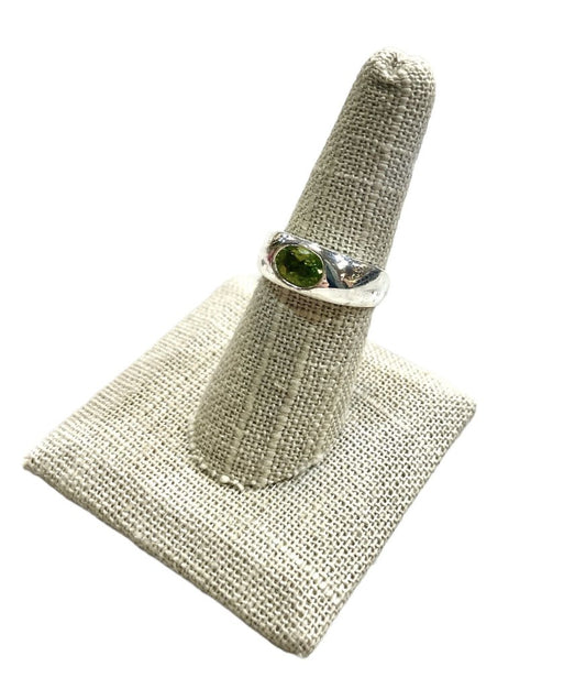 Ss Oval Peridot Bezel Rin