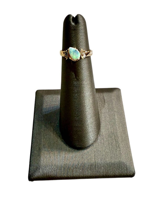 14KT YG PEAR OPAL W/2 FLOWERS PINKY RING SZ 4