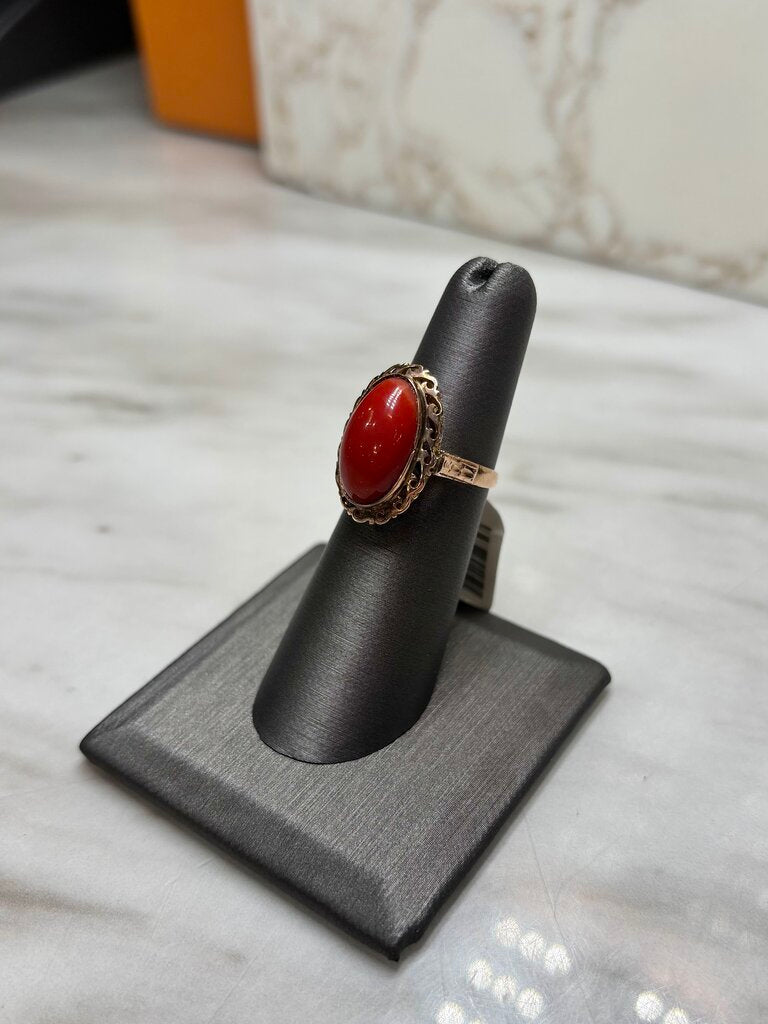 18KT YG CORAL CAB STONE SZ 5.5