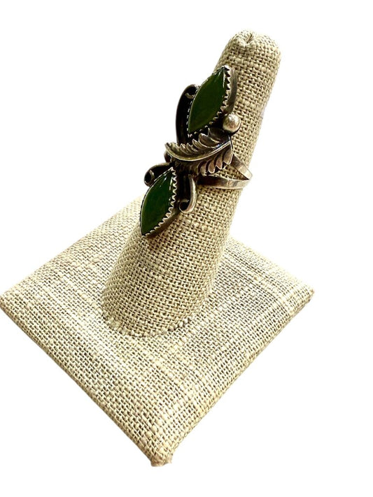 SS GREEN JADE ALONGATED RING W/FEATHER RING SZ 6