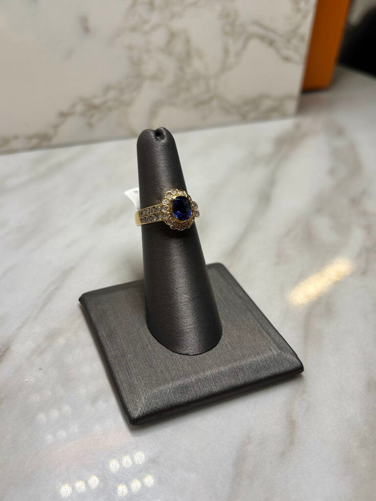 18KT YG SAPPHIRE CTR W/DIA HALO 1/2TW SZ 6
