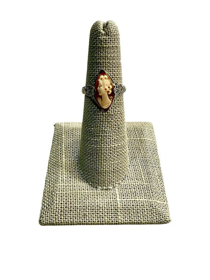 SS CAMEO FACING LEFT VINTAGE RING SZ 5.5