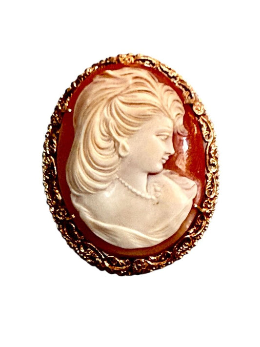 18KT YG LARGE CAMEO PIN FACING RIGHT