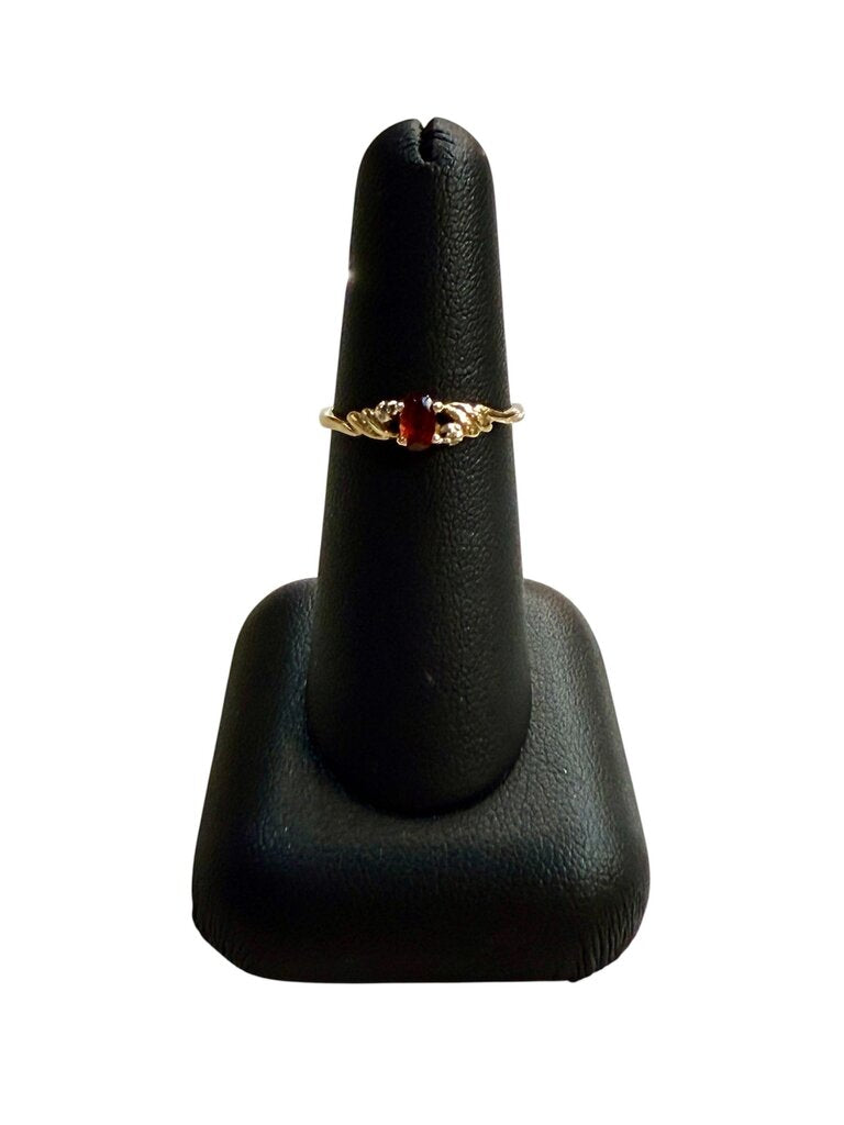 10KT YG OVAL GARNET W/MELEE SZ 6.5