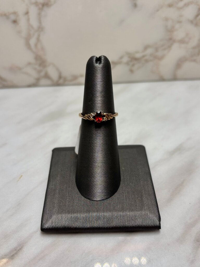 10KT YG OVAL GARNET W/MELEE SZ 6.5