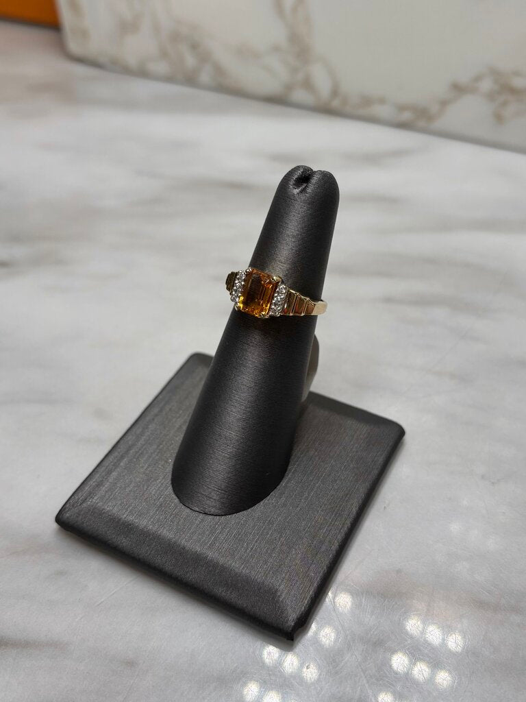 10KT YG EMERALD CUT CITRINE W/MELEE RING SZ 5