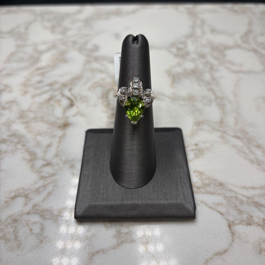 14KT WG PEAR SHAPE PERIDOT 7RB MELEE ON BAND SZ 6.5