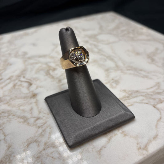14KT YG 5/8CT RB BEZEL SET W/ 1/5CT RB & MELEE 7/8CTTW NATURAL DIAMOND MENS RING SZ 8.5