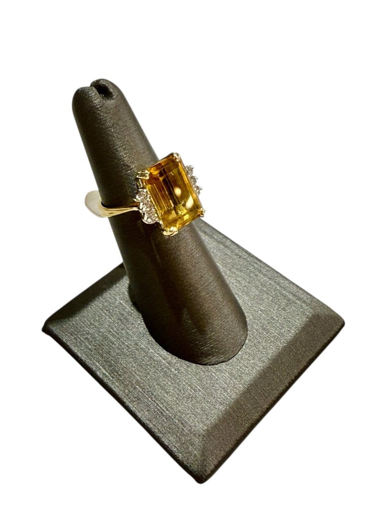 14KT YG 3.4CT CITRINE CTR W/MELEE ACCENT STONES RING SZ 5.5