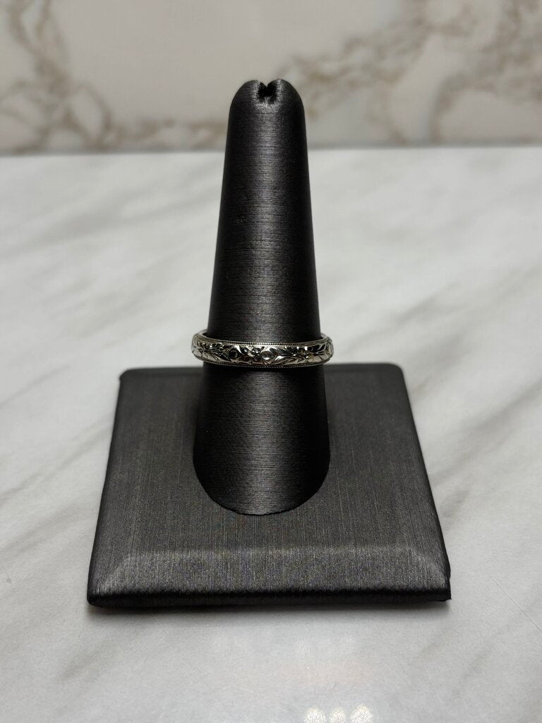 14KT WG DESIGN CTR BAND SZ 10