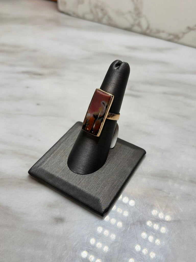 18KT YG AGATE RETANGULAR BEZEL SET RING SZ 7.5