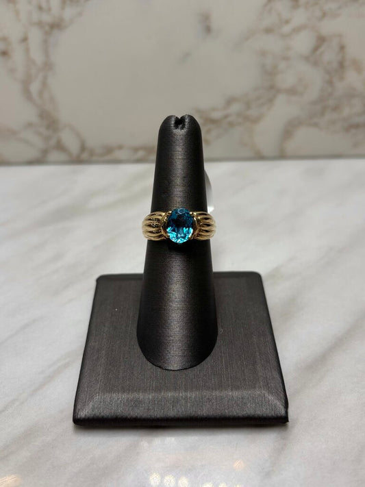 10KT YG OVAL BLUE TOPAZ SHELL LIKE BAND SZ 7