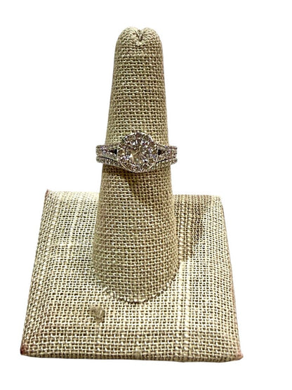 18KT WG .72CT RB SI1 H CTR W/HALO 1.5CTTW RING SZ 6.5