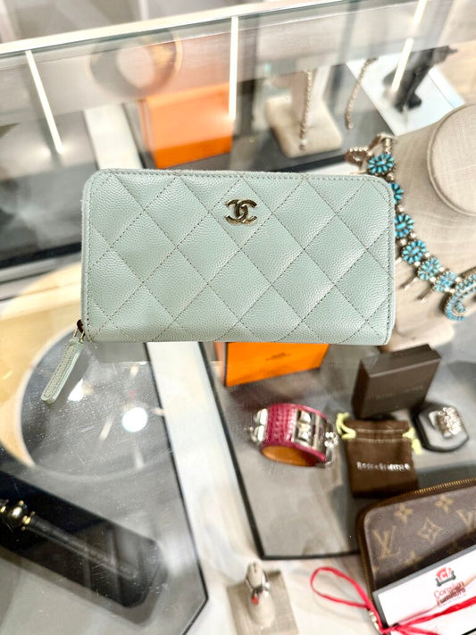 CHANEL ZIPPER WALLET CAVIAR