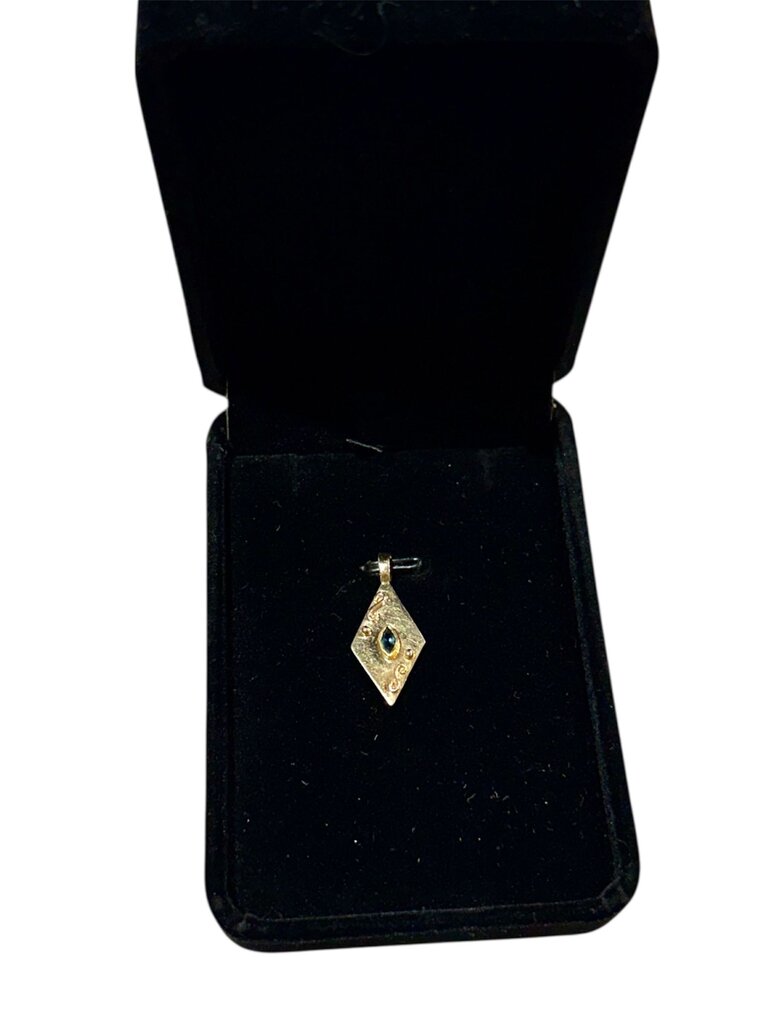 14KT YG MARQ SHAPE BLUE SAPPHIRE PIENDANT W/SCROLLING & BEAD WORK NO CHAIN