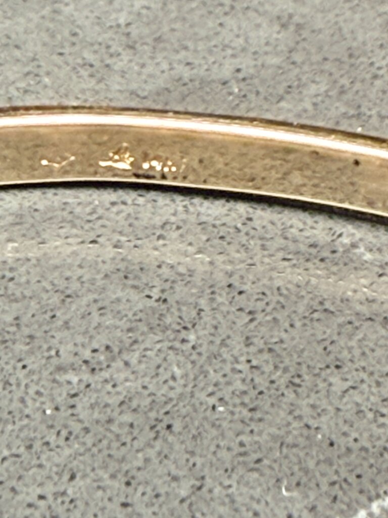 14KT YG SAPPHIRE W/DIAMOND ACCENT BANGLE