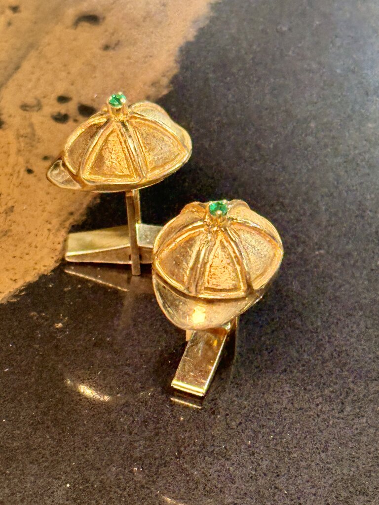 14KT YG POLO HAT W/EMERALD STONE CUFF LINKS