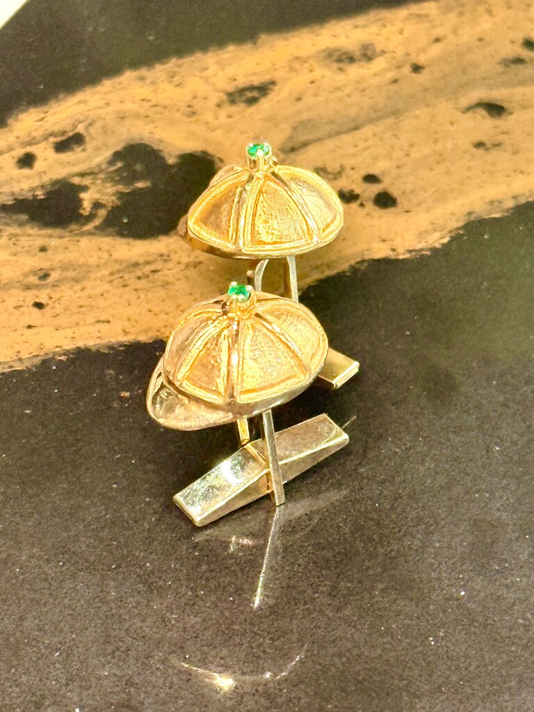 14KT YG POLO HAT W/EMERALD STONE CUFF LINKS