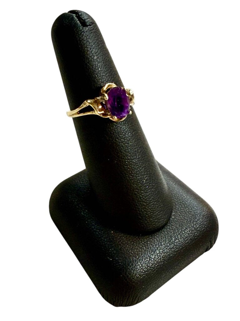 10KT YG OVAL AMETHYST W/2 MELEE RING SZ 6