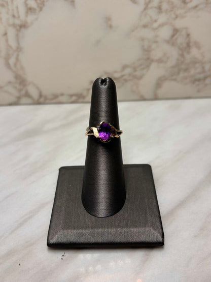10KT YG OVAL AMETHYST W/2 MELEE RING SZ 6