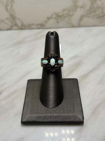 14KT YG OVAL OPALS W/GARNET ACCENT FILIGREE DESIGN RING SZ 6.5
