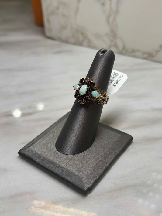 14KT YG OVAL OPALS W/GARNET ACCENT FILIGREE DESIGN RING SZ 6.5