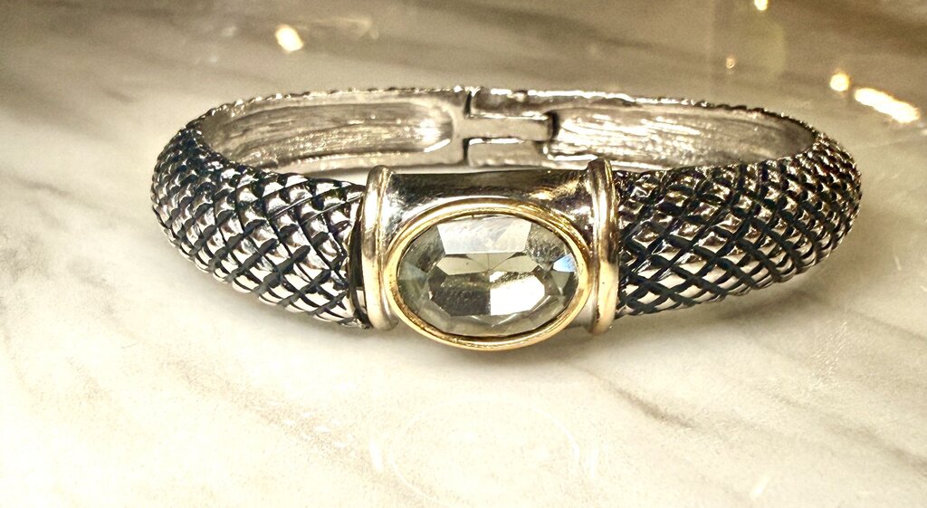 PLATED/COSTUME (DAVID YURMAN LOOK) OVAL CZ STONE BANGLE BRACELET