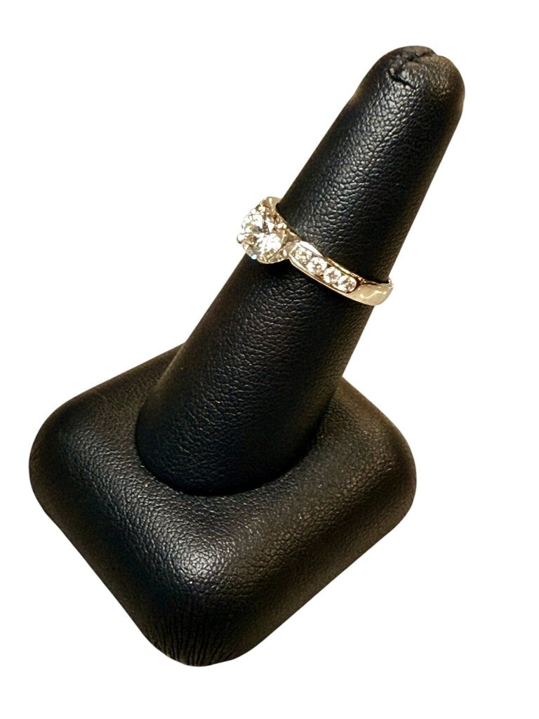 18KT WG 3/4CT RB CTRT W/ 8RB 1CTTW SZ 6.5