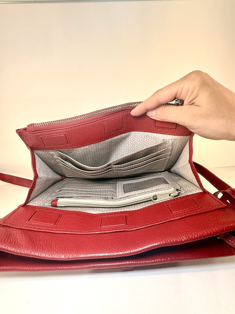 BRIGHTON JAGGER CROSSBODY ORGANIZER RED PRETTY TOUGH